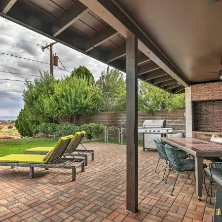 Lake Powell Views: Mid-Century Home in Page