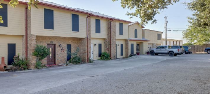 Walk to Canyon Lake! Townhome w/ Deck & Yard Hotels in Comal County