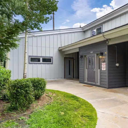 13 Liftside 3 Bedroom Townhouse by RedAwning