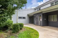13 Liftside 3 Bedroom Townhouse by RedAwning