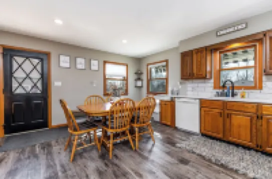 Charming 3 Bedroom 2.5 Bathroom House centrally located in Dubuque IA.