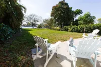 5040 House · Pristine and Peaceful Home - Beautiful View Hotel a Port Salerno