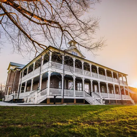 The Inn at Foster Falls