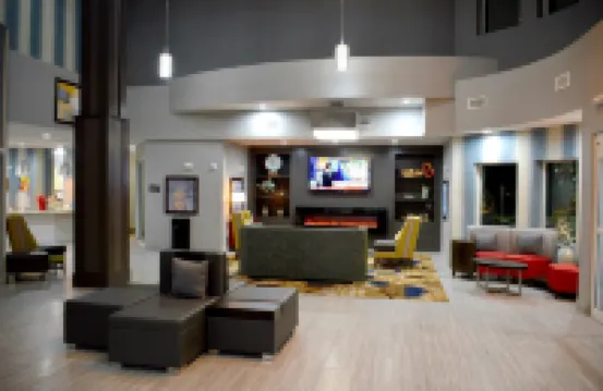 Del-Mar Airport Inn & Suites