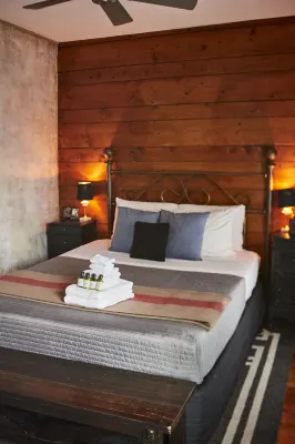 Crew's Quarters Boarding House - Caters to Men - Wifi