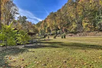 Cozy Anchors Away Cabin Hideaway w/ Fire Pit! Hotels in Thomas