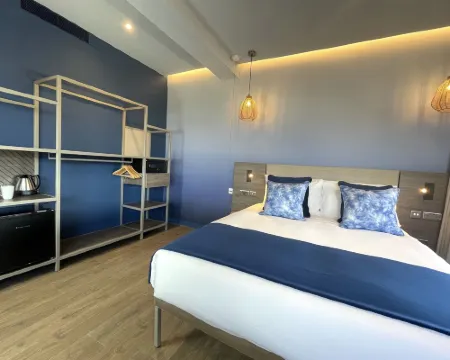 Hex Wildlife Hotel at Yorkshire Wildlife Park Hotels in Doncaster