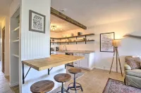 Big Island Condo w/ Pool Access: Walk to Beach!
