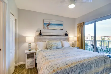 Top-Floor Sunset Vistas Condo Ocean-View Balcony!