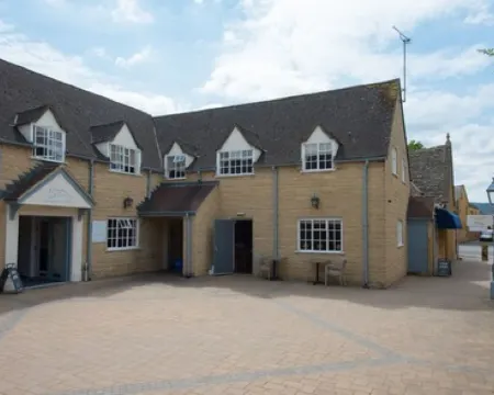 The Lodge at Broadway Hotel di Broadway