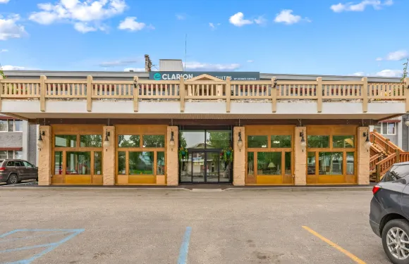 費爾班克斯凱隆套房酒店-近温賴特堡