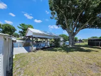 Fisherman's Get-A-Way! Cozy waterfront retreat with access to Lake Okeechobee!