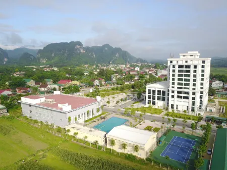 Muong Thanh Holiday Con Cuong Hotel