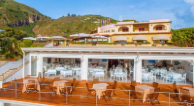 โรงแรมตรีโตเน