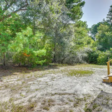 Crescent City Home w/ Charcoal Grill: Near 3 Lakes