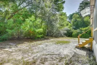 Crescent City Home w/ Charcoal Grill: Near 3 Lakes Hotels in Welaka