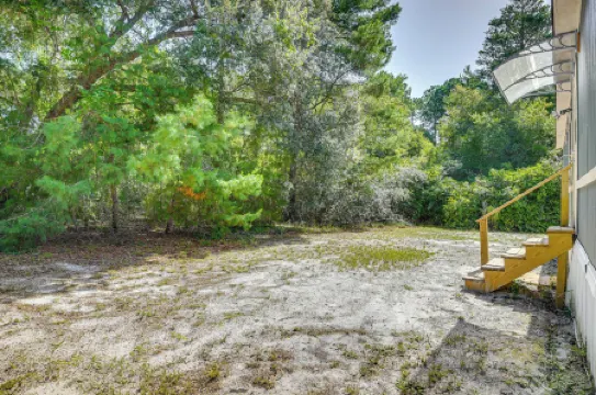 Crescent City Home w/ Charcoal Grill: Near 3 Lakes