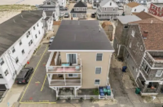 2BD Island Section Gem • Pet Friendly • Walk to Sand • Weekly Discount