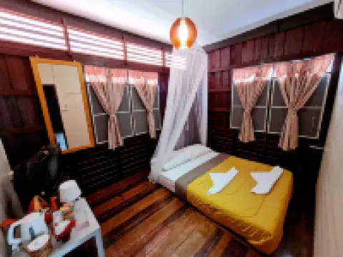 Baan Khun Yaai Mai Khun Ta