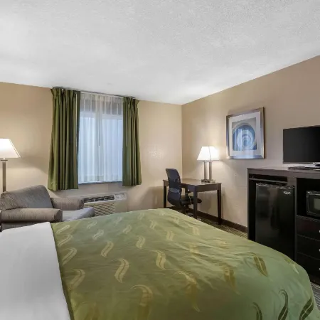 Quality Inn & Suites des Moines - Merle Hay Road