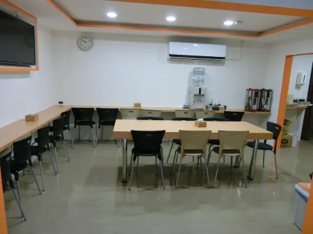 Enjoy Square Hotel Отели в г. Юньлинь