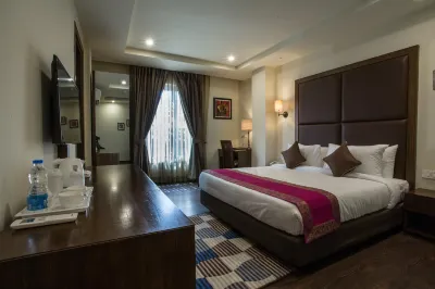 The Royal Court Hotel & Spa Các khách sạn gần Devi Talab Mandir