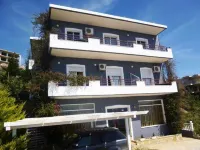 Villa Doka Hotels near Plazhi i Pasqyrave