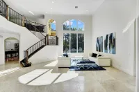 Luxurious Beach Home/Walk To Fun Beach/Gamer Room/Mins. to Downtown DelRay/WiFi