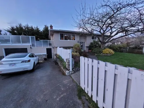 Cozy 2 bedroom suite Hotels in Sidney