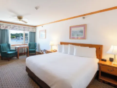 Tugboat Inn Hotels in Lincoln County