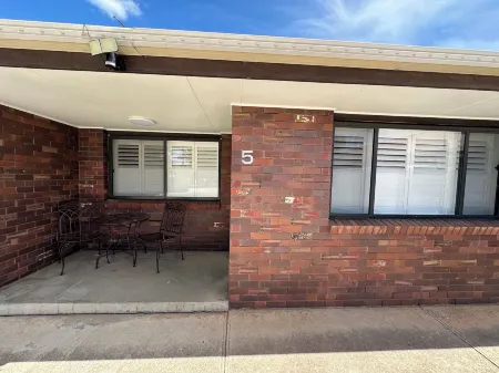 Central Cullen Wagga Apartments Отели в г. Уогга-Уогга