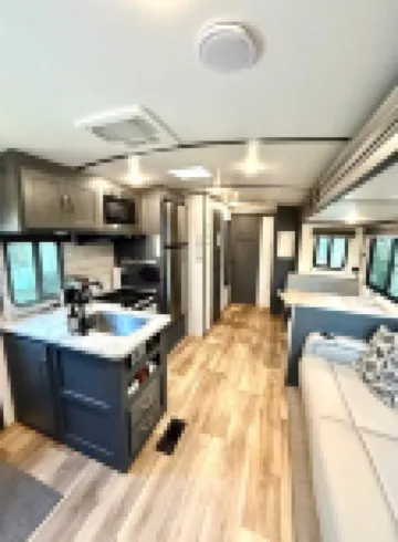 Camper in Zephyrhills with Wi-Fi 澤弗希爾斯酒店