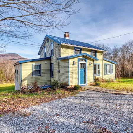 Catskills Cottage w/ Deck, 7 Mi to Hunter Mtn