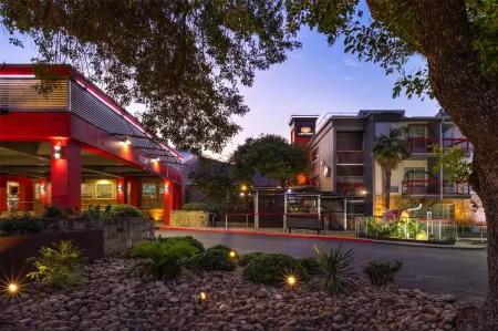 Aiden by Best Western @ Austin City Hotel