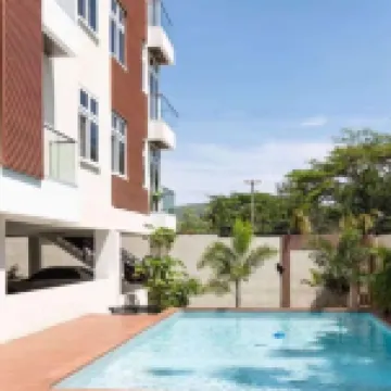 Stylish 1-Bed Condo with Views in Harloe Hotels in 