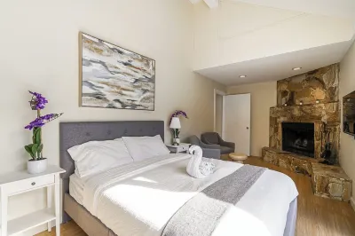 Cozy Room #4 in Horseshoe Bay Hotels near Whytecliff Park | West Vancouver