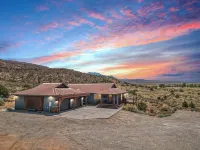 Luxury Moab Home, Stunning Views, 7 bd, sleeps 26