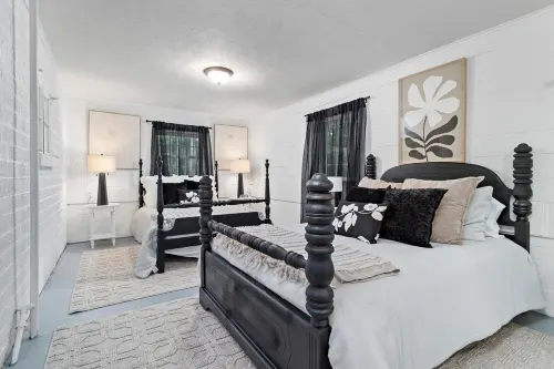 3-bedroom house with lots of parking