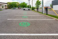 Quality Inn & Suites - parking