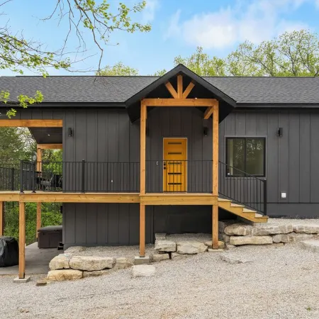 The Lookout at Table Rock Lake - Luxurious Stay - Hot Tub - Bring Your Boat!! Отели в г. Шелл Ноб