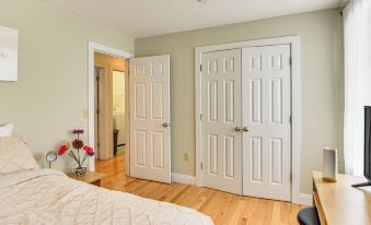 1 Mi to Downtown & Palladium: Worcester Getaway!