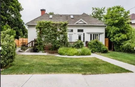 Charming Victorian Studio in Historial Downtown Logan