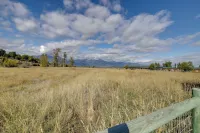 Pet-Friendly Stevensville Home w/ Mountain Views! - parking