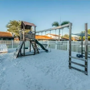 Bright-Lovely 2 Bed 1 Bath,15 Minutes From Beach