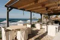Petradi Beach Lounge Hotel فنادق في ريثيمنو
