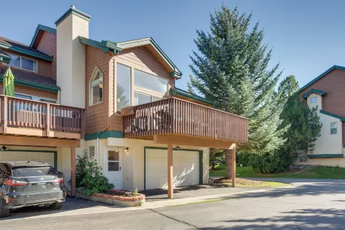 Cozy Colorado Retreat w/ Deck, Grill & Pool Access - バルコニー