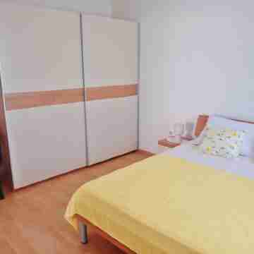 Ein Komfortables Apartment Fuer 5 Personen in Ruhiger Lage Rooms
