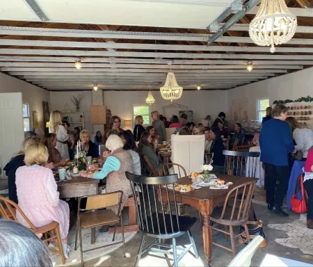 Adorable home w/ huge back yard- minutes from Belews Lake. Amazing Hidden Gem