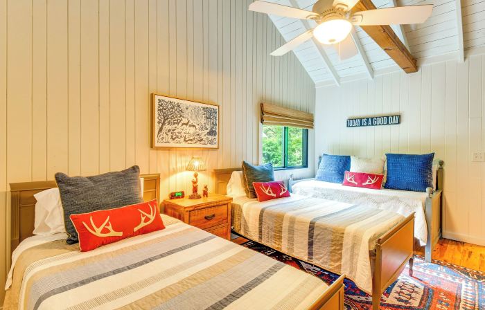 Tranquil Highlands Cottage w/ Fire Pit & Stream!