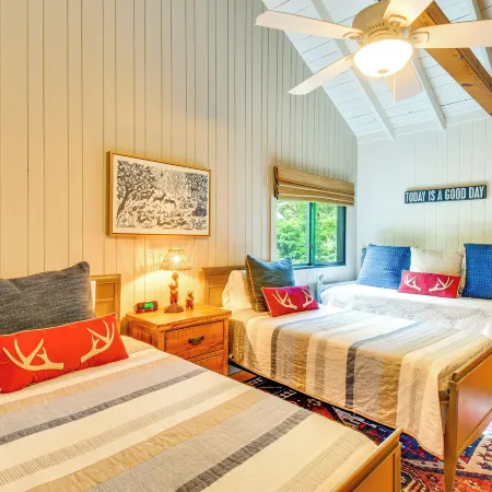 Tranquil Highlands Cottage w/ Fire Pit & Stream!